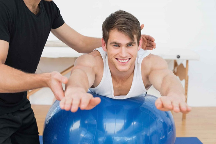 Exercices sur fitball pour la prostatite